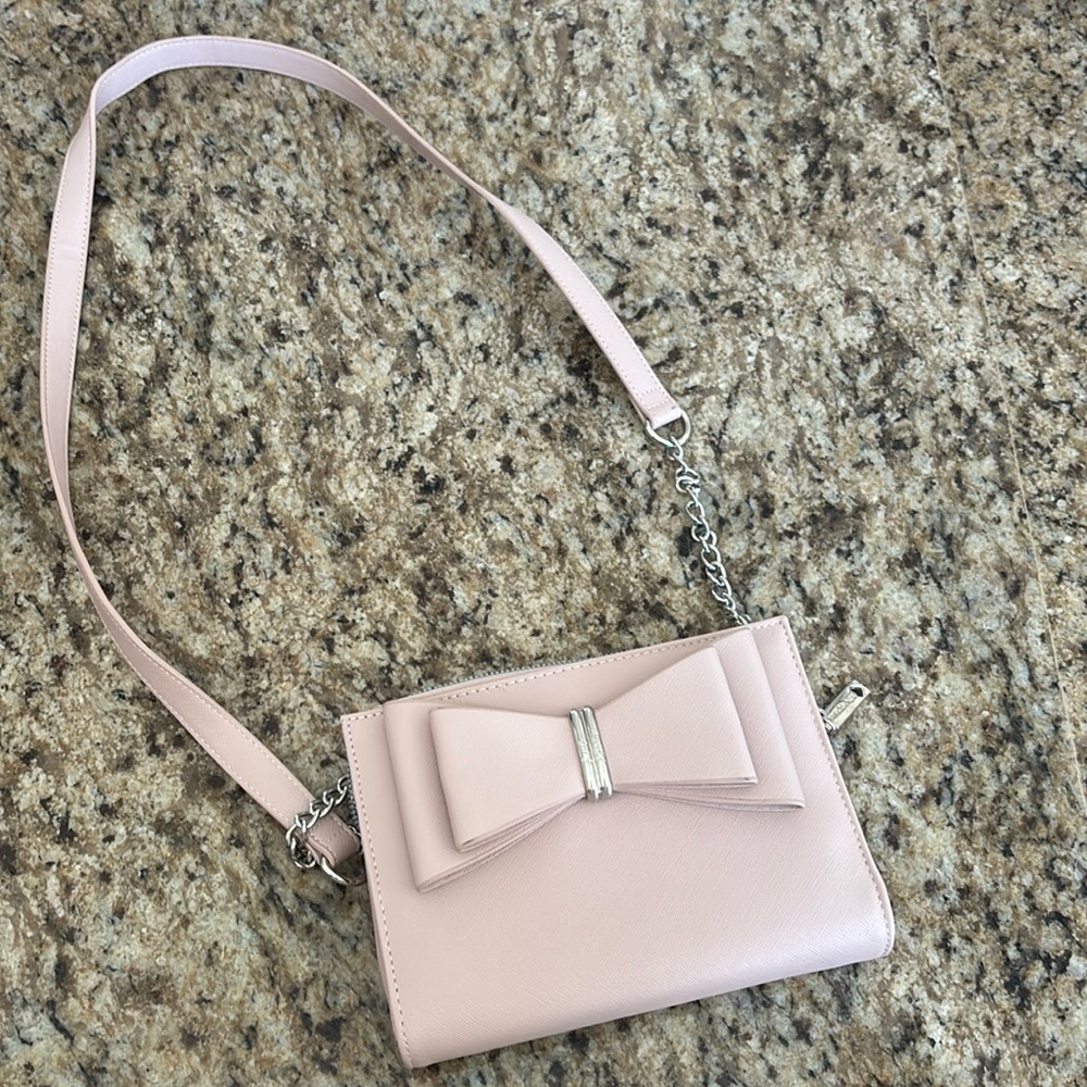 Selling Betsey Johnson pink purse with bow